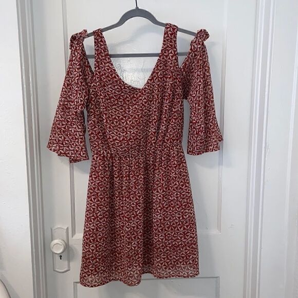 Red Floral Off the Shoulders Dress Size: M - Picture 2 of 8